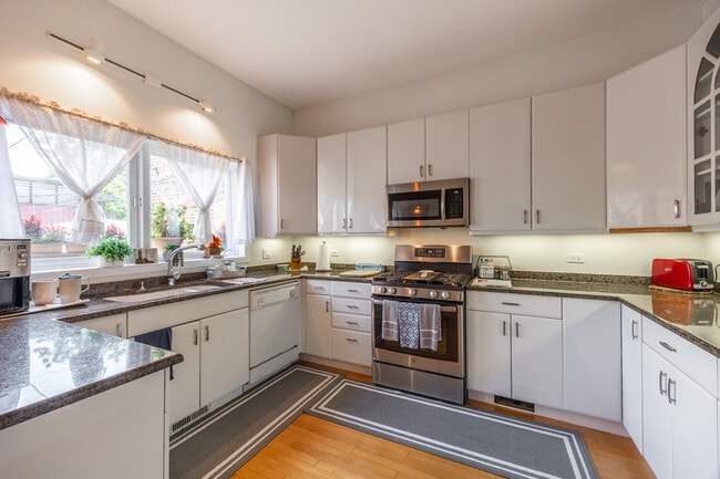 Photo - 1723 N Wood St