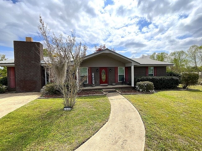 Building Photo - Gorgeous 3/2 Brick Home in Marianna with Bonus Room, Shed, and Fenced Back Yard!