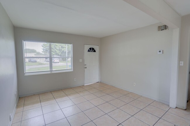 Photo - 801 Egan Dr