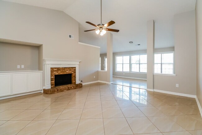 Photo - 30 Avonlea Dr