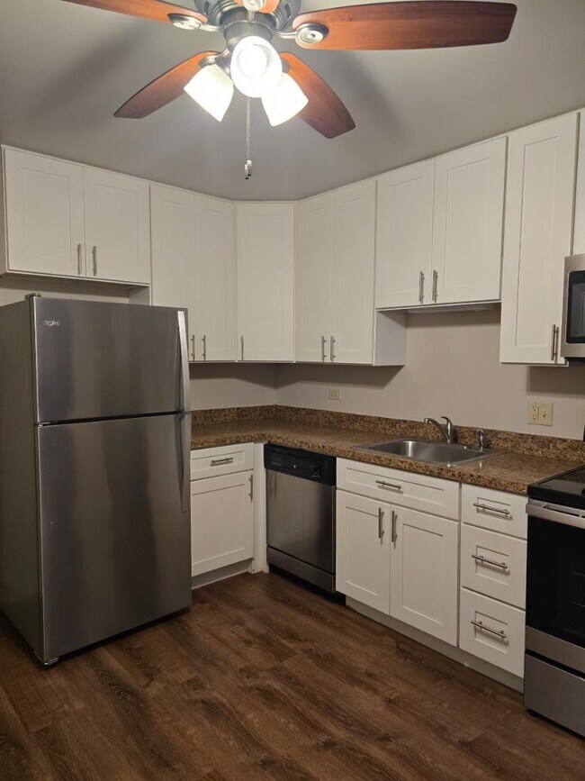 Photo - 941 N River Dr