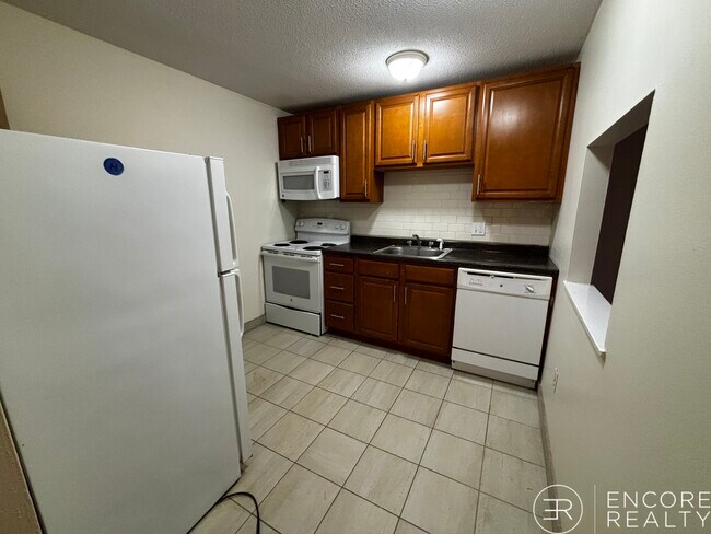 Building Photo - 90 Gardner St Unit 35