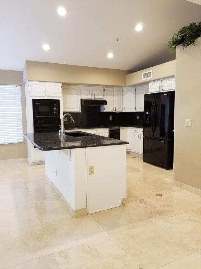 Photo - GORGEOUS Over 3500 SQFT 5 BED 4 BATH HOME in Scottsdale