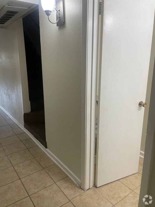 Building Photo - 675 Wooddale Blvd Rental