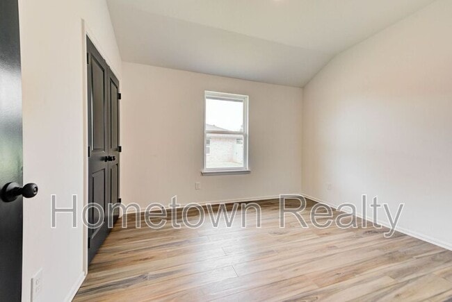 Photo - 500 N Cyn Ter