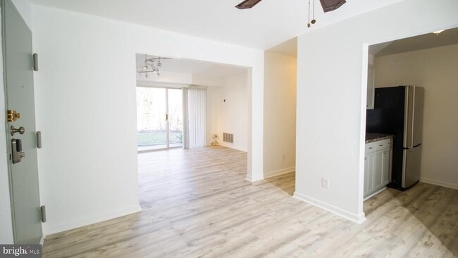 Building Photo - 11602 Vantage Hill Rd Unit 2A