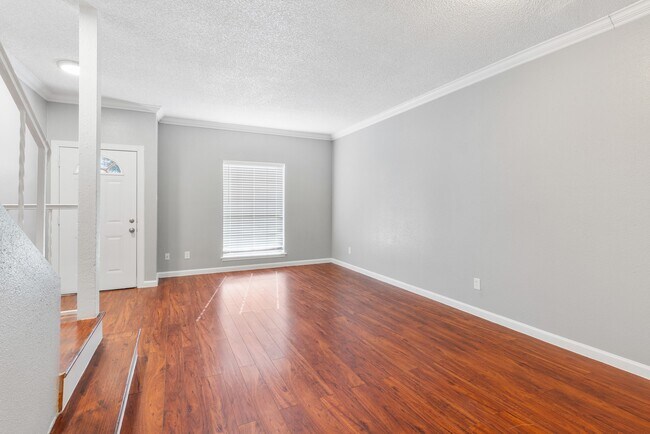 Photo - 14814 Perthshire Rd