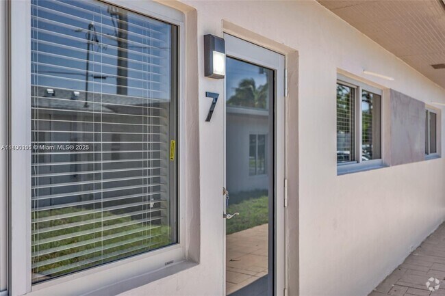 Building Photo - 414 SE 4th Ave Unit 1-2 Rental
