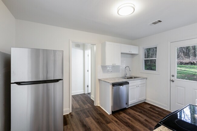 Photo - 45 Baker Dr SW
