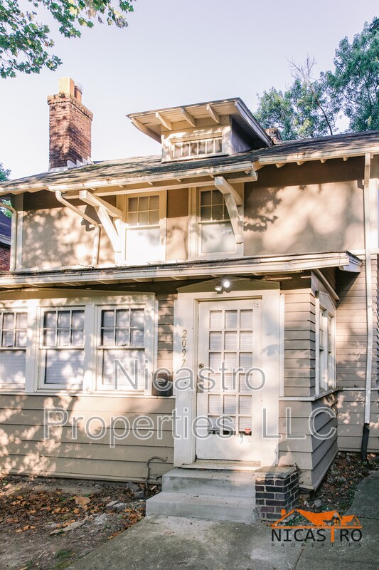 Photo - 2097 Summit St