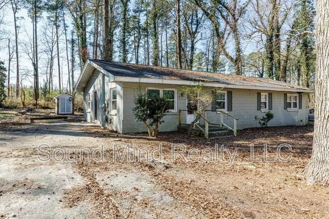 Photo - 717 Woodland Rd