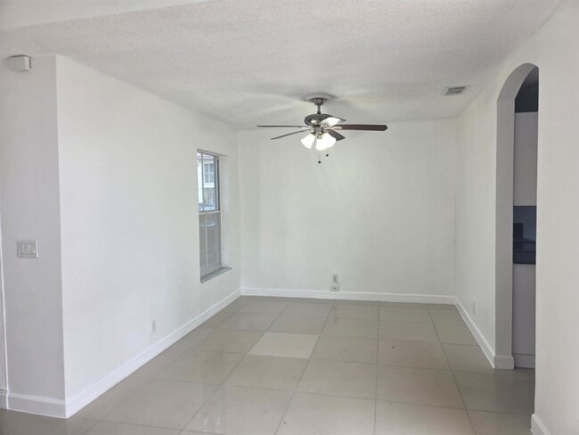 Photo - 533 NW 47th Ave