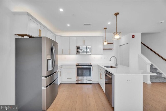 Photo - 904 Riverplace Dr