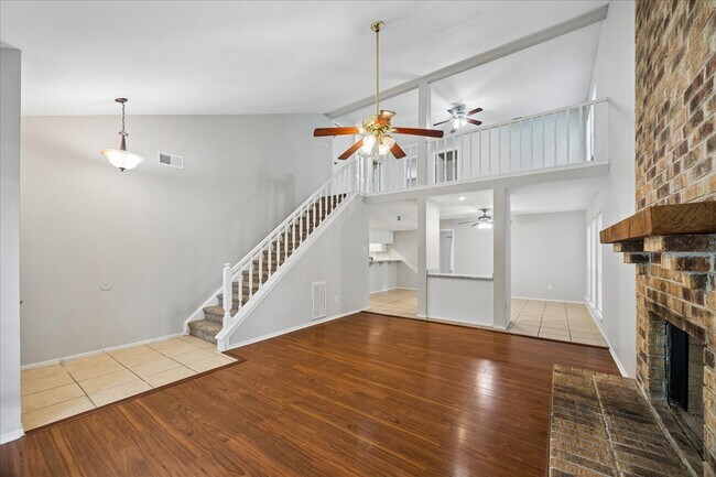 Photo - 2 Goldthread Ct