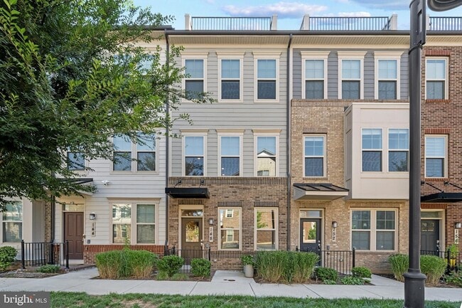 Building Photo - 148 Stowe Dr