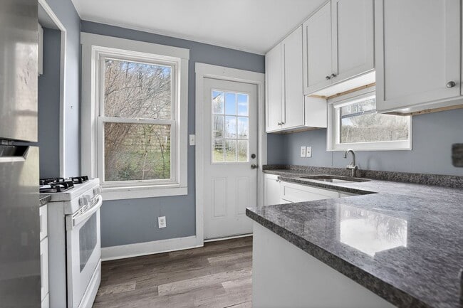 Photo - 217 Reifert St