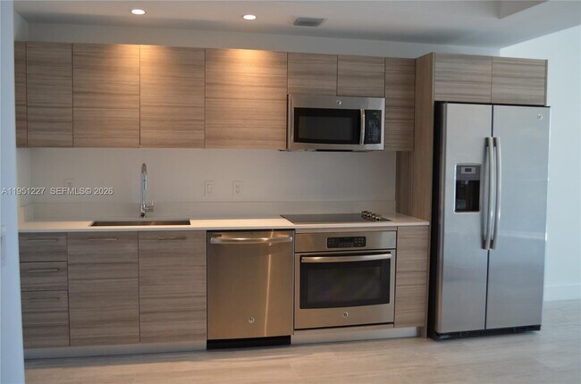 Photo - 121 NE 34th St Unidad 1803