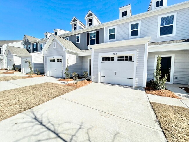 Building Photo - 3 br 2.5 ba townhome AVAILABLE JULY 16TH close to freeways and shopping!