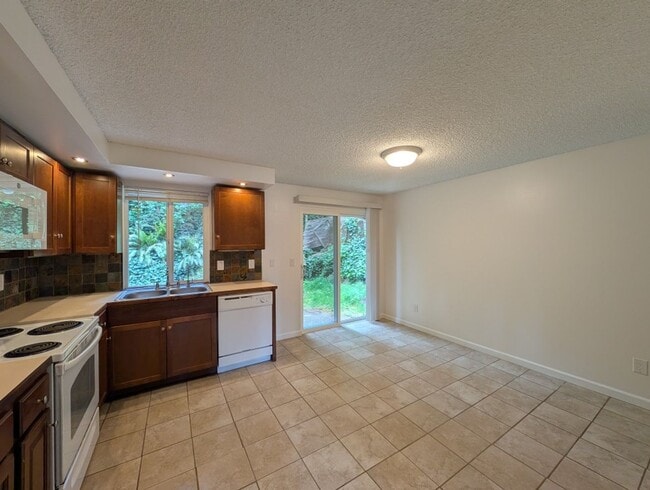 Photo - 2Bd/1.5Ba Shoreline Condo