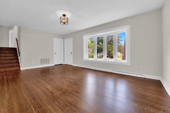 Photo - Beautiful Renovated 4 Bedroom 2.5 Bathroom Home for Rent!