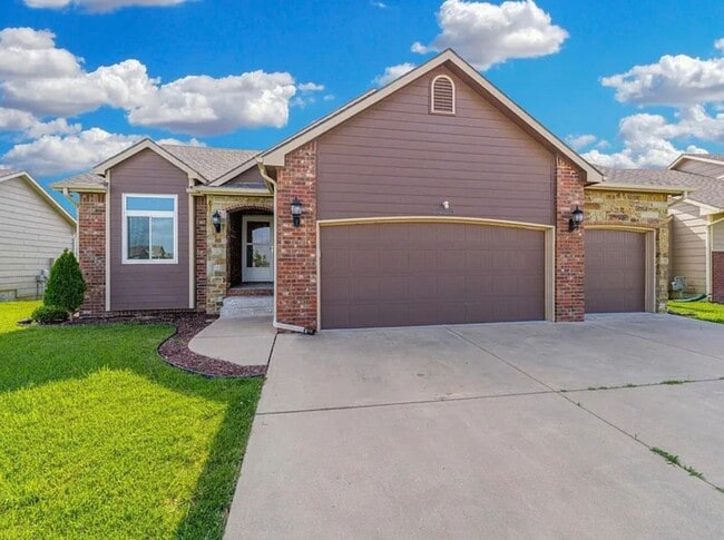 Building Photo - Luxurious Bel Aire Home