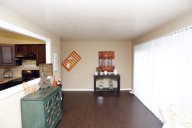 Crossroads at Southgreen Apartments For Rent in