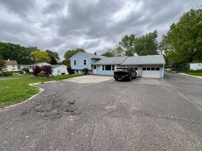 Building Photo - 505 Church St