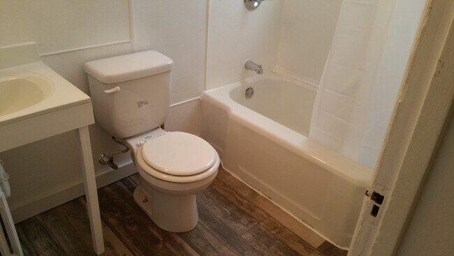 Photo - 224 S Park St