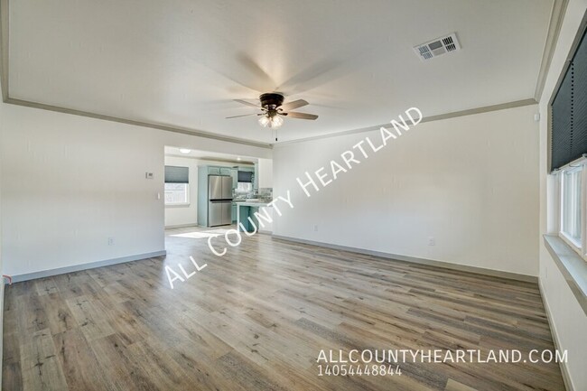 Photo - 330 E 6th St