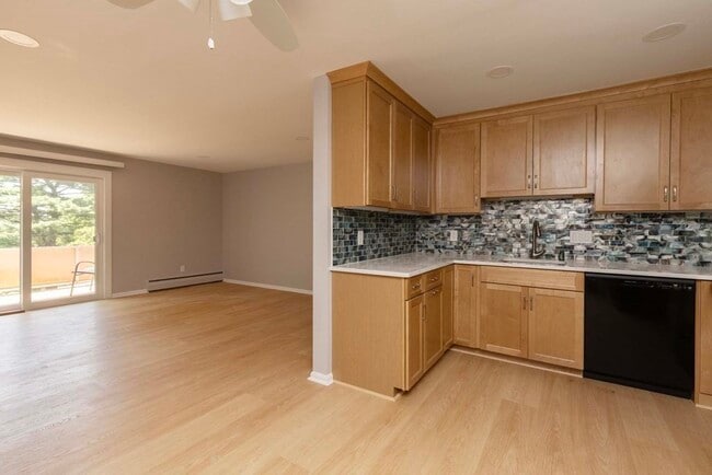 Photo - 33 Jacqueline Rd Unit E