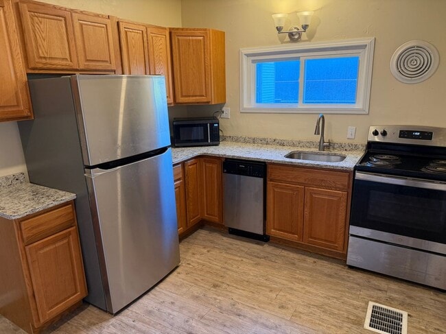 267 W Utica St Unit Lower Rear 1 Bedroom Apartment