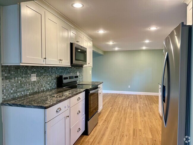 Building Photo - 30 Elwin Rd Rental