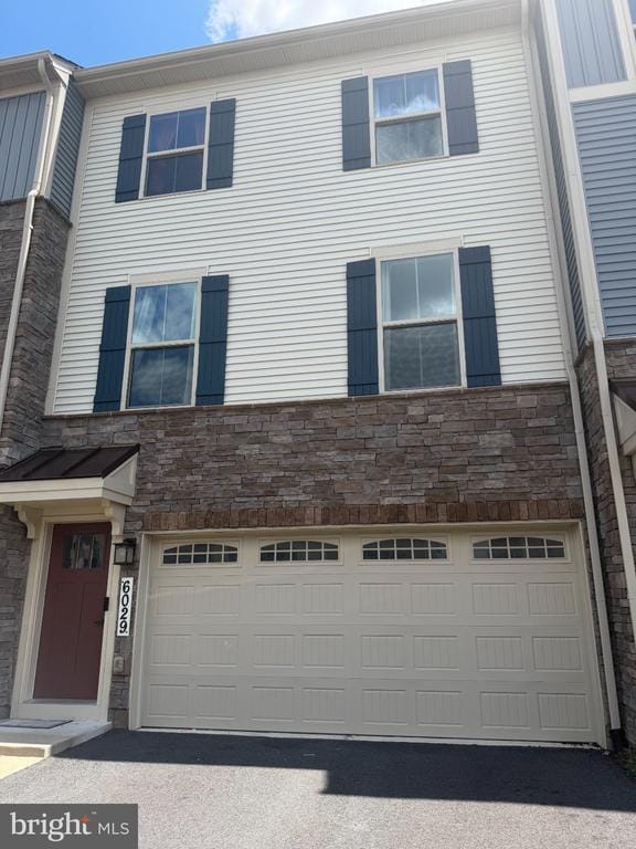 Building Photo - 6029 Goshawk St