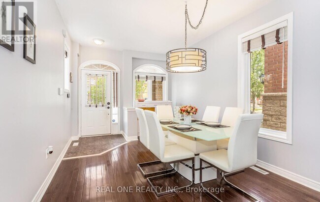 Photo - 3860 Bloomington Crescent