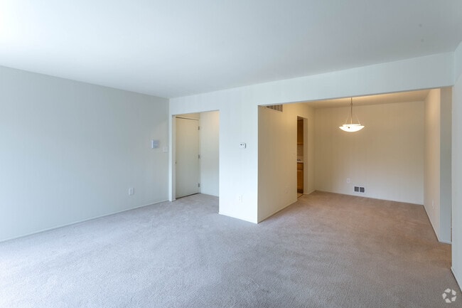 1 BR, 1 BA - Silver Birch - 790 SF