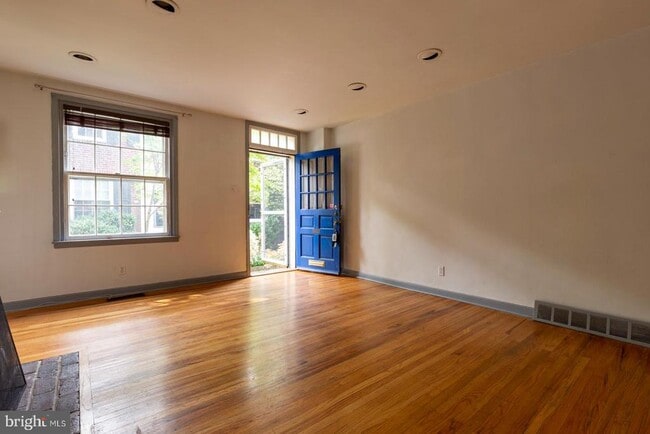 Building Photo - 404 S Croskey St Unit A