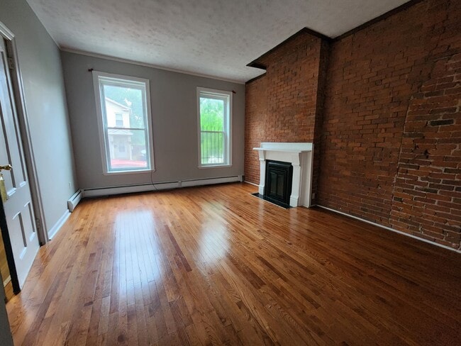 Building Photo - 26 Lyon St Unit 1