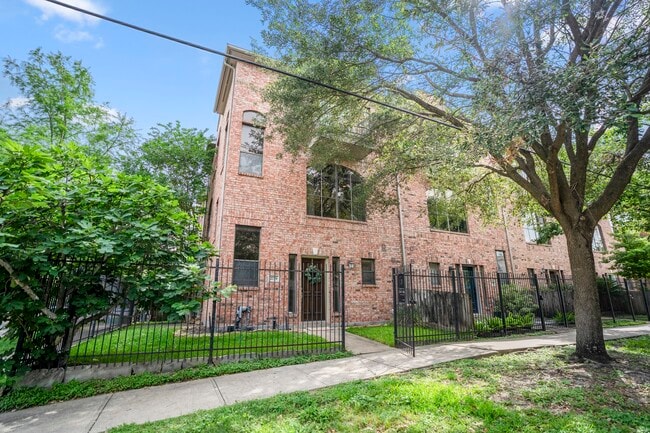 Photo - 2719 La Branch St