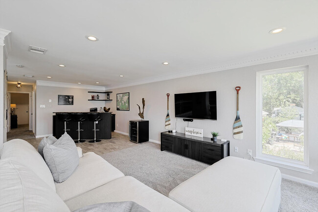 Building Photo - 4710 Scenic Dr Rental