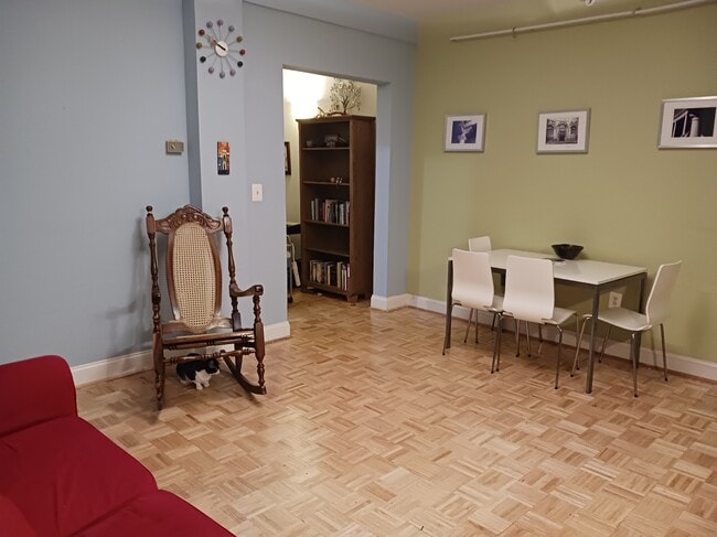 1340 Fairmont St NW Unit Spacious 2 Bedroom Close to Everything!