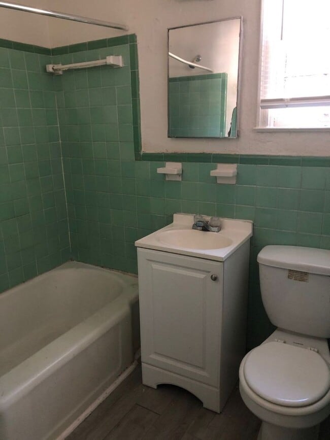 Photo - 1229 E 54th St