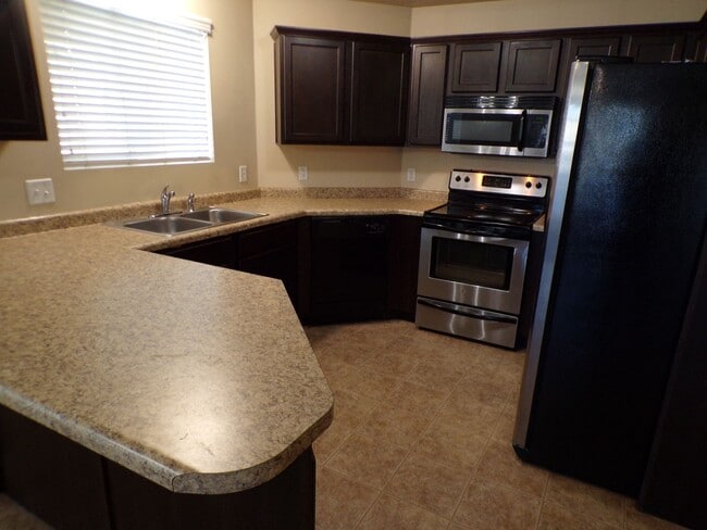 Photo - Great 3 Bed 2 Bath Sandy Condo!!