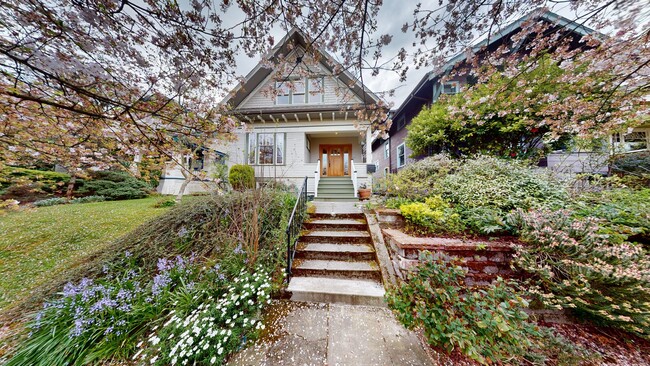 Building Photo - The Perfect Restored University Heights Home -available for rent now!