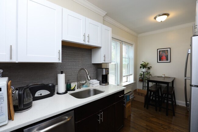 Photo - 3817 N Greenview Ave Unidad W3