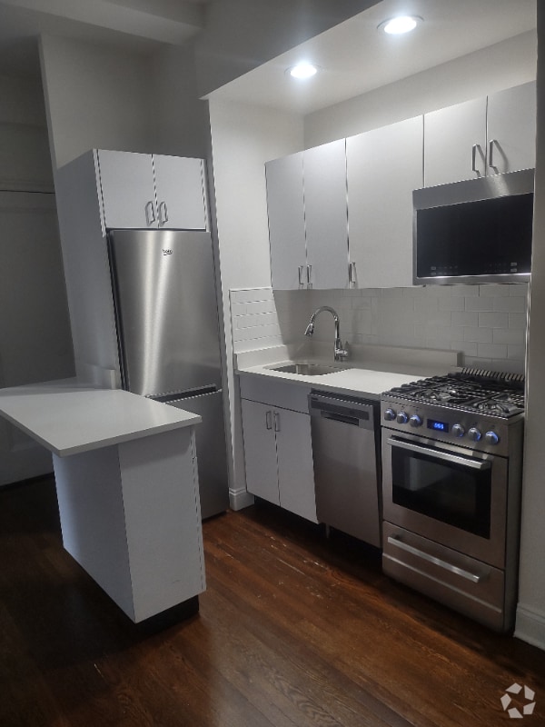 Building Photo - E. 46th St, Lexington Ave Unit 11 Rental