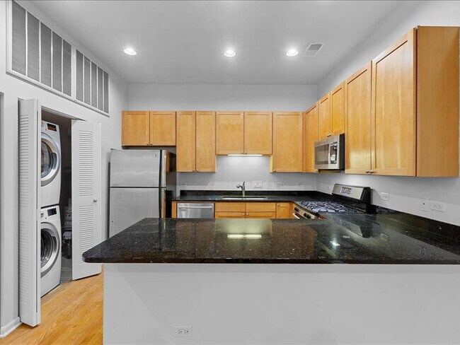 Photo - 945 N Howe St