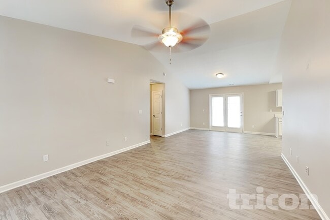 Photo - 793 Sir Raleigh Dr
