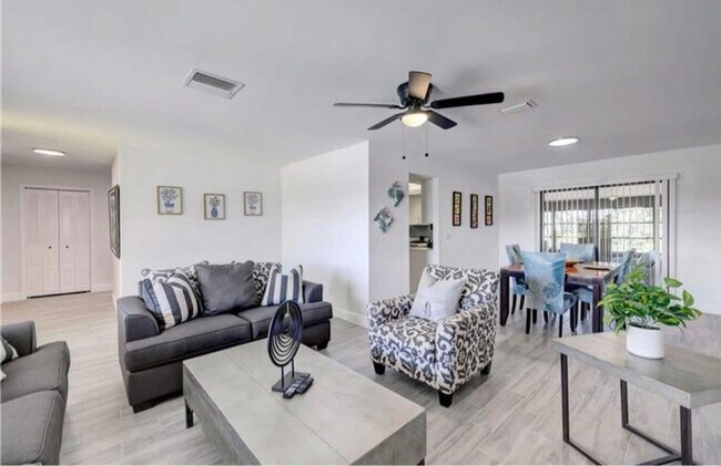 Photo - 543 SE Greenway Terrace