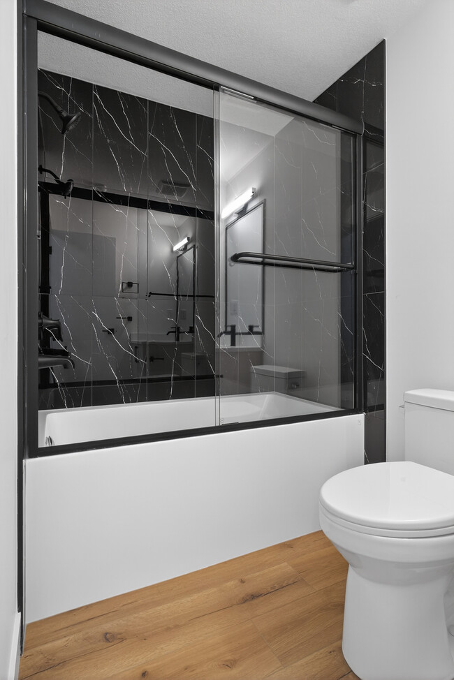 Photo - 9232 85 St NW