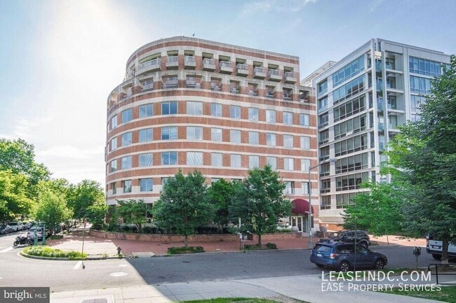 Building Photo - 1275 25th St NW Unit #600